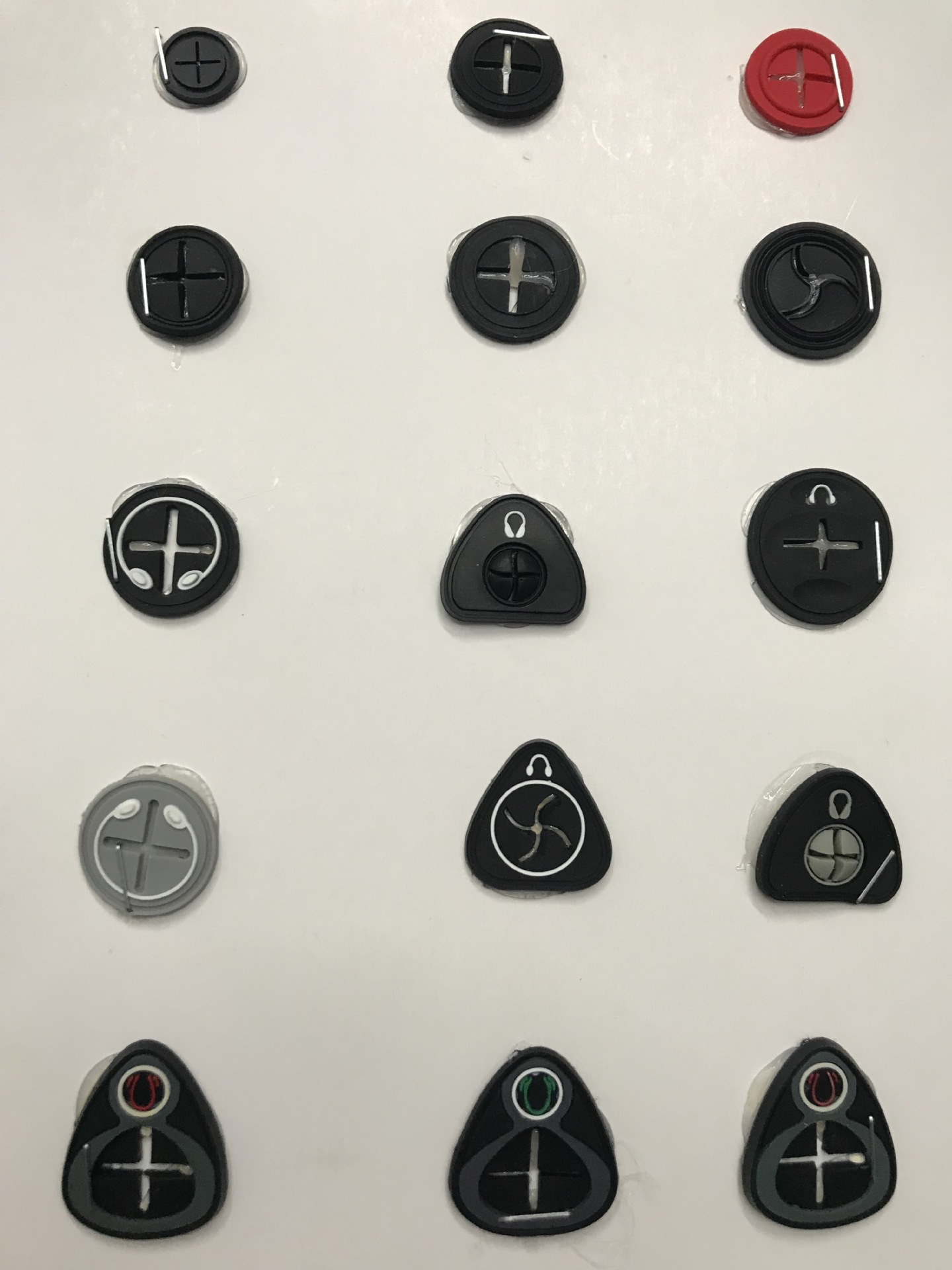 Plastic resin headphone jacks for backpacks and computer bags are available in stock. VC soft rubber headphone labels are environmentally friendly and soft Specification image