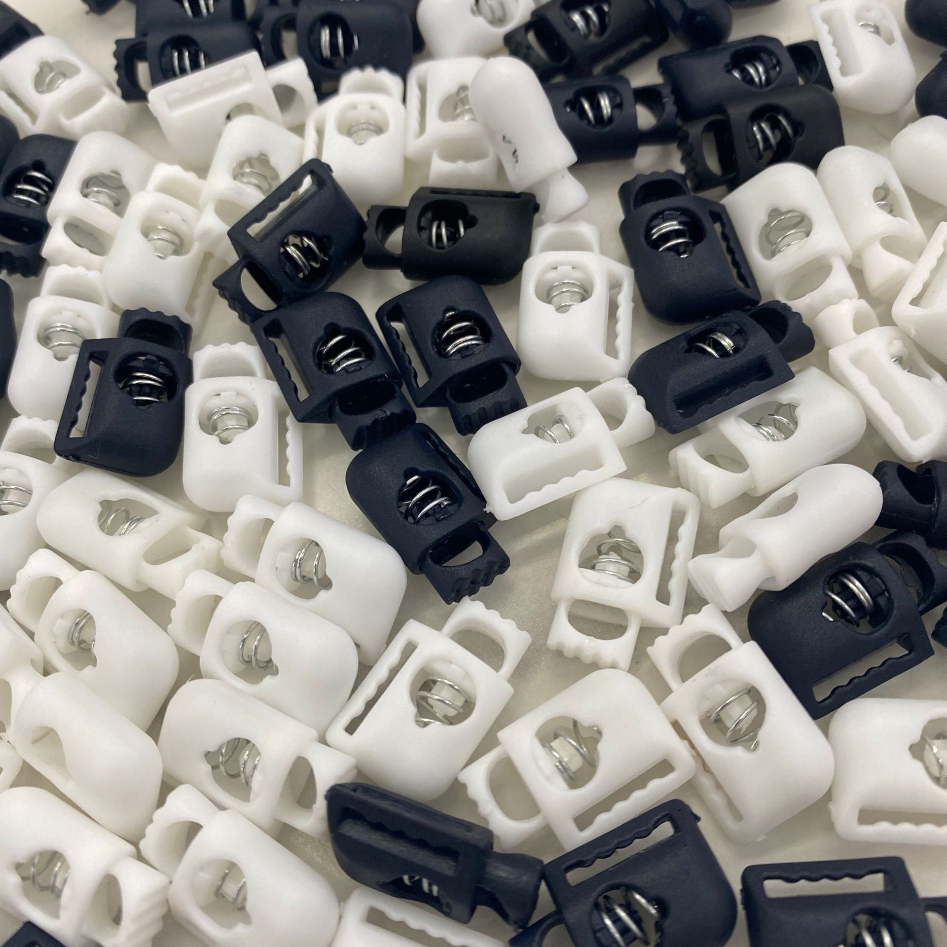 Plastic rope buckle, spring buckle, fixed buckle, adjusting buckle, double-hole cylindrical rod, rope buckle, elastic band, fixed snap buckle Application Scenario