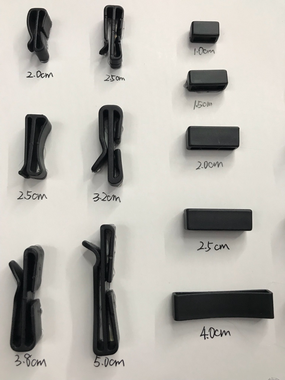 Plastic webbing clips, belt clips, mobile phone clips, pet curved square clips, black adjustable clips, arc-shaped webbing details Picture