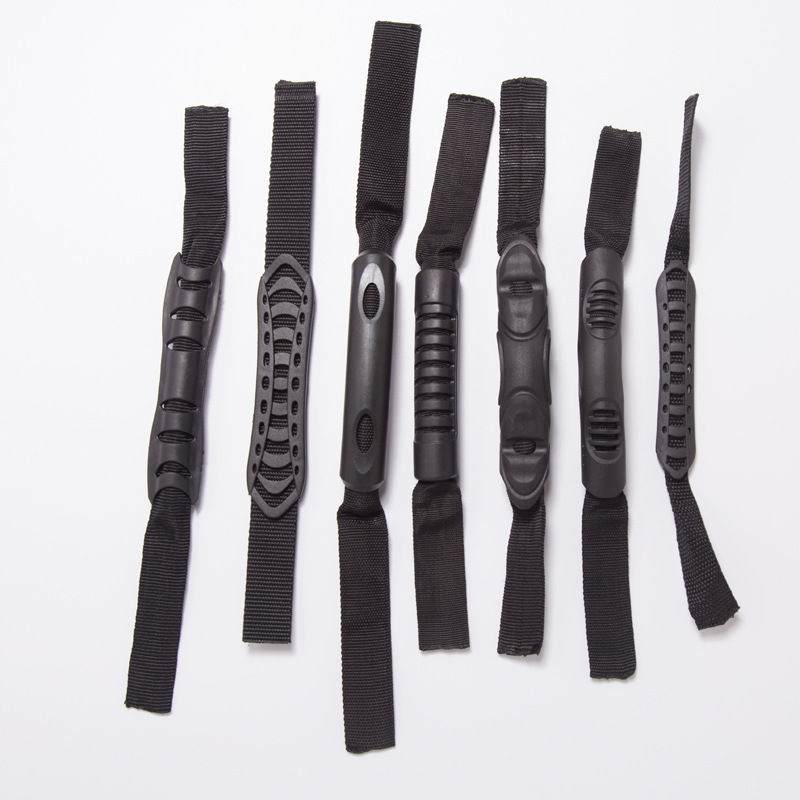 Backpack webbing handles are in stock and available. We offer plastic handles, PVC webbing handles, hollow webbing handles, and bag injection handles details Picture