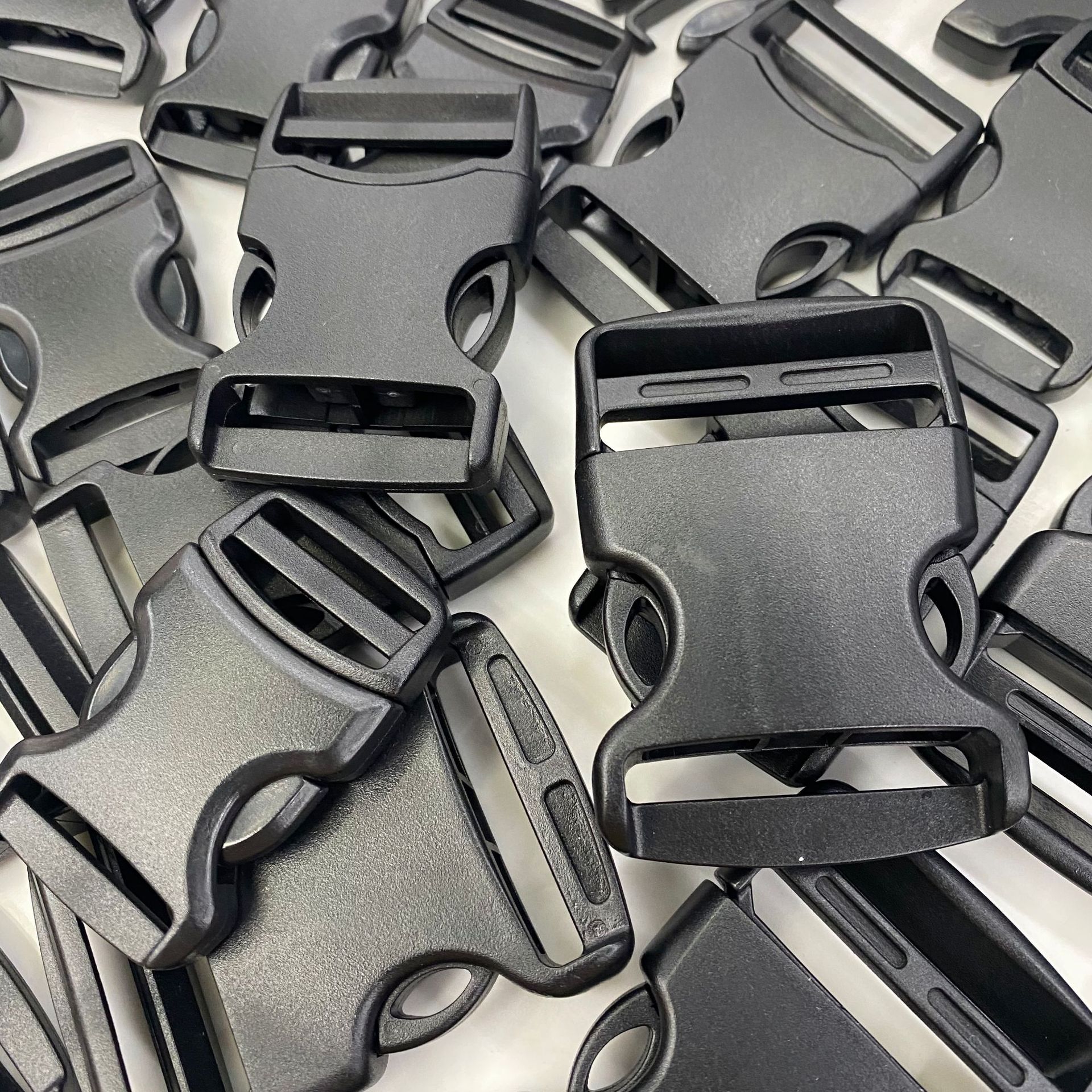 POM polyoxymethylene plastic snap fasteners on plastic bag accessories, bag and backpack webbing snap fasteners