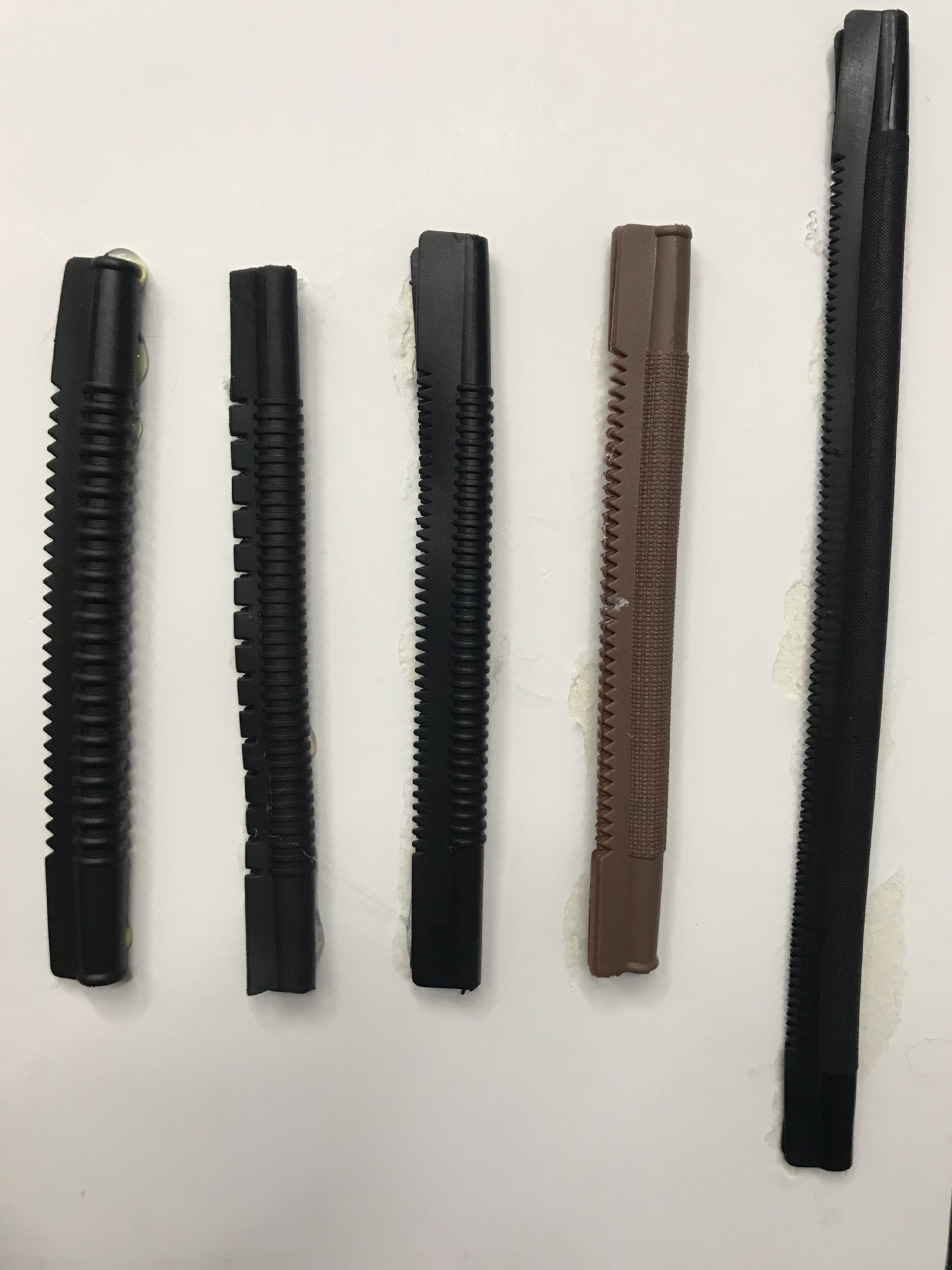 现货批发箱包配件PVC护角条 黑色环保塑胶毛毛虫箱包底条包边黑色