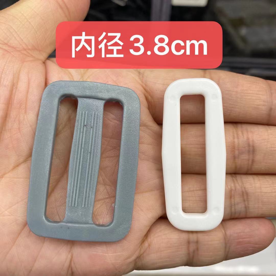 In-stock color plastic adjustable buckle, three-level and four-level buckle, bag and backpack hooks, color rotating hooks, quick delivery Application Scenario