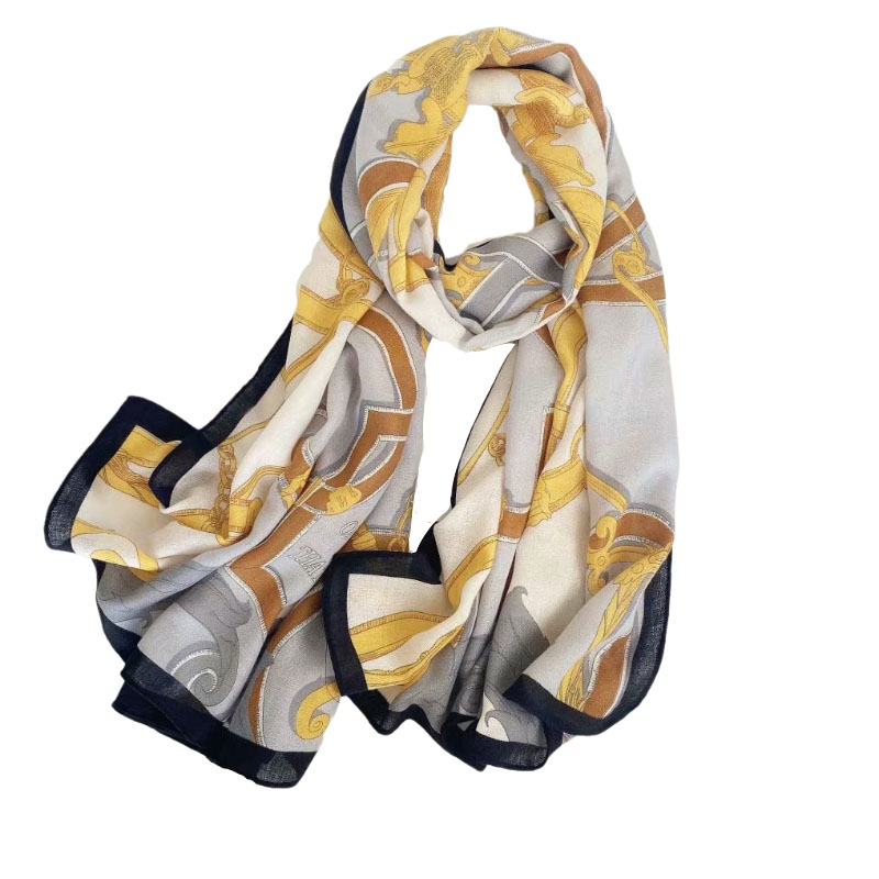 The new cotton and linen scarf with chain print is a fashionable and warm silk scarf for autumn, winter and spring, a bestseller in e-commerce and foreign trade Application Scenario
