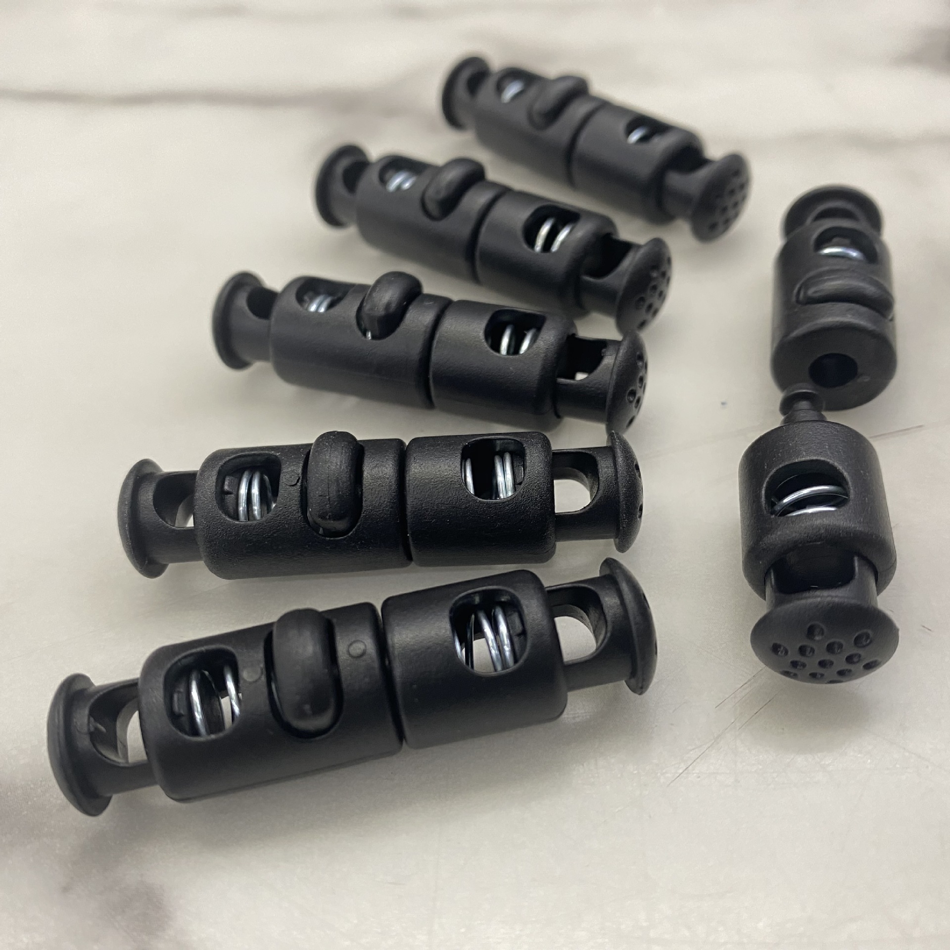 Plastic rope buckle, double-hole spring buckle, rope tail elastic buckle, plastic adjustable buckle, detachable spring buckle, in stock, quick delivery