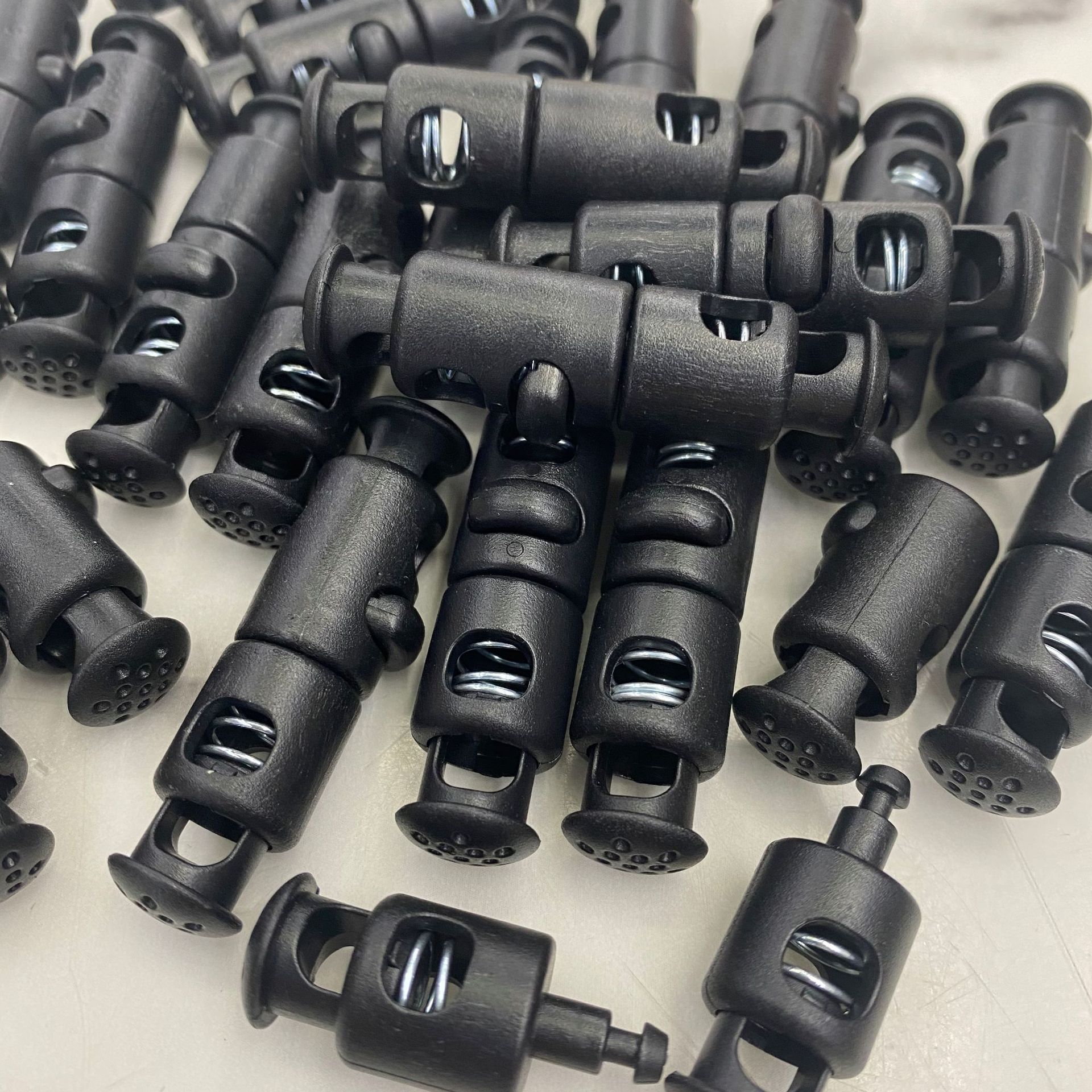 Plastic rope buckle, double-hole spring buckle, rope tail elastic buckle, plastic adjustable buckle, detachable spring buckle, in stock, quick delivery Application Scenario