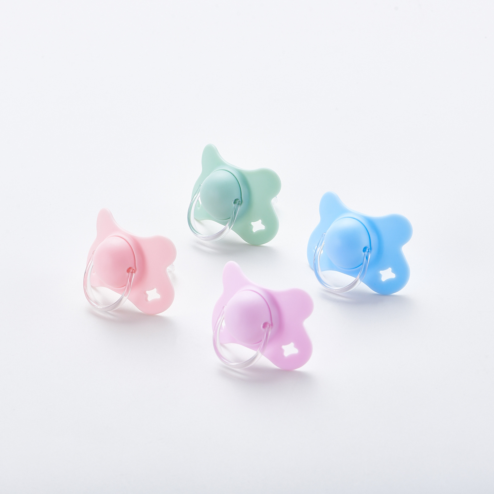 Silicone baby pacifier with lid, butterfly-shaped flat head sleeping pacifier, wholesale from Bite Bite Joy Factory Application Scenario