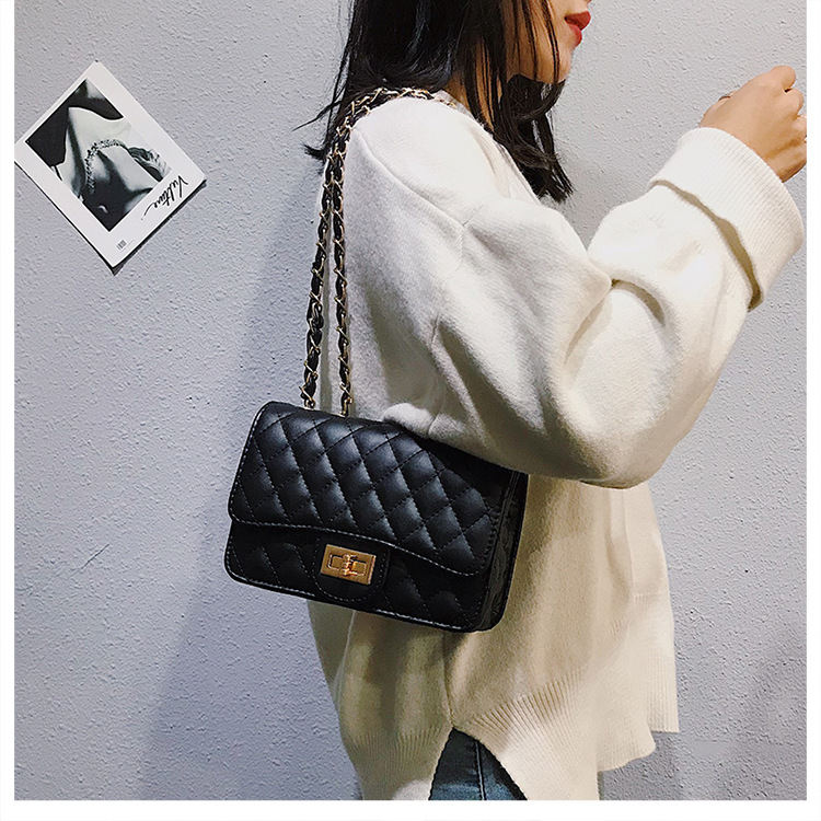 Bolsa de mujer 2021 nueva versión coreana linger pequeña bolsa de cadena de viento de olor ins un hombro diagonal transversal pequeña bolsa cuadrada mosquetón bolsa pequeña Application Scenario