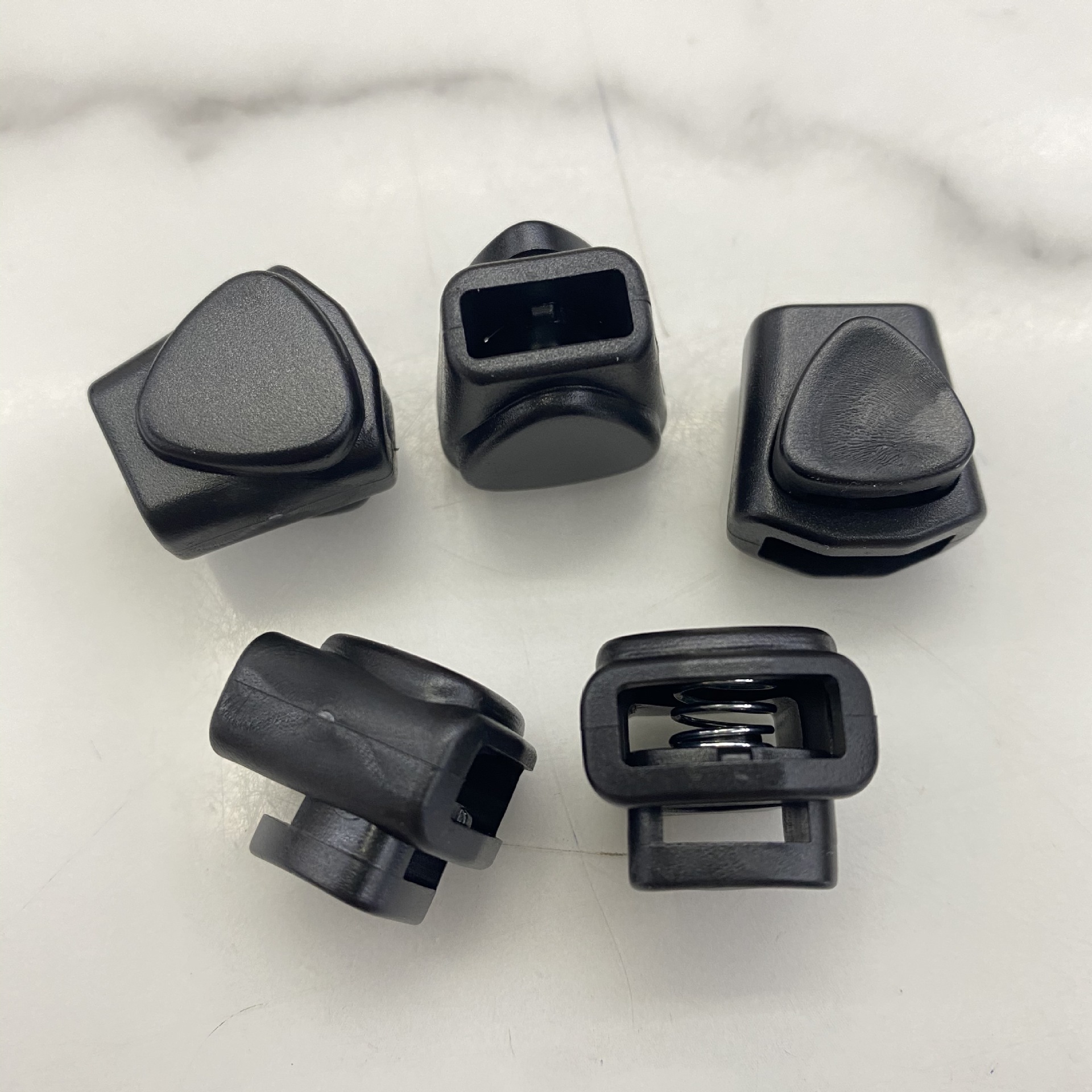Backpack plastic buckle accessories, schoolbag snap fasteners, clothing, luggage, pet rope buckles, hook buckles, waist bag clips Application Scenario