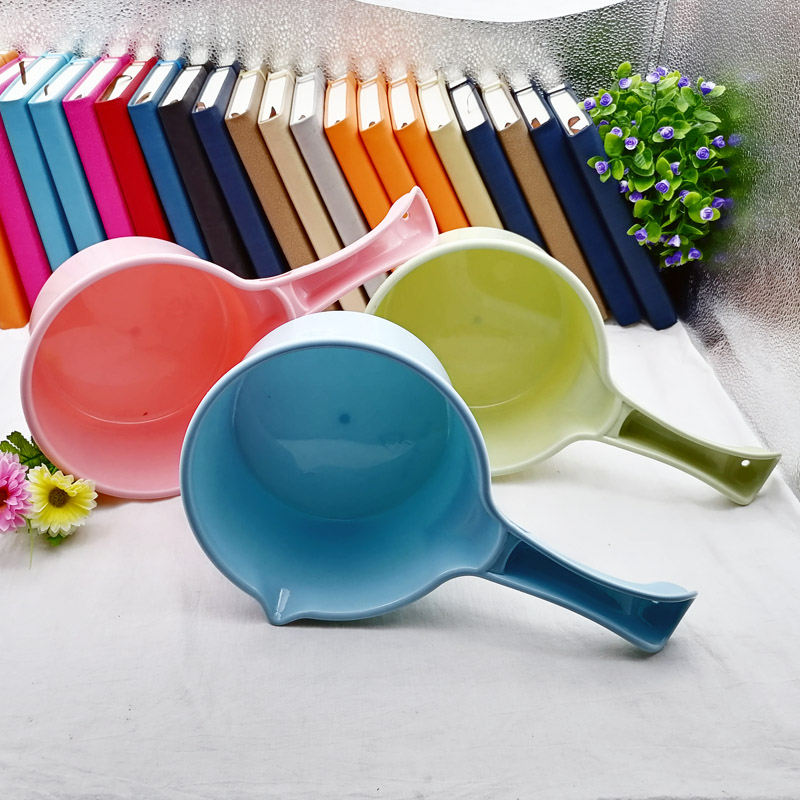 G1631 801 Premium water spoon Household water ladle Kitchen Thickened bath ladle Drifting 舀子 water ladle 3 yuan store Application Scenario
