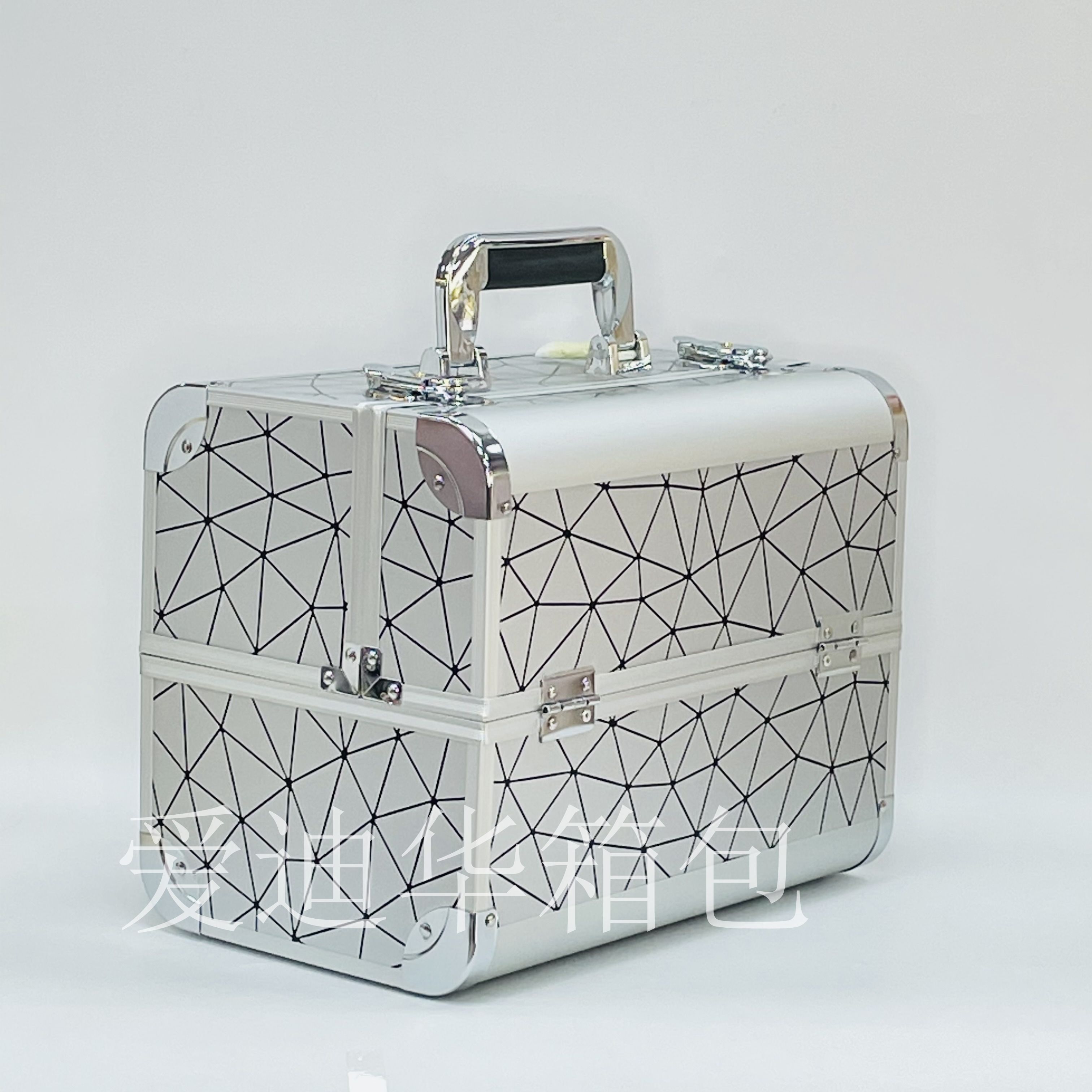 Aidihua's 2021 new high-end triangular pattern beauty, nail and tattoo storage special makeup box, a best-selling aluminum box on the website Application Scenario