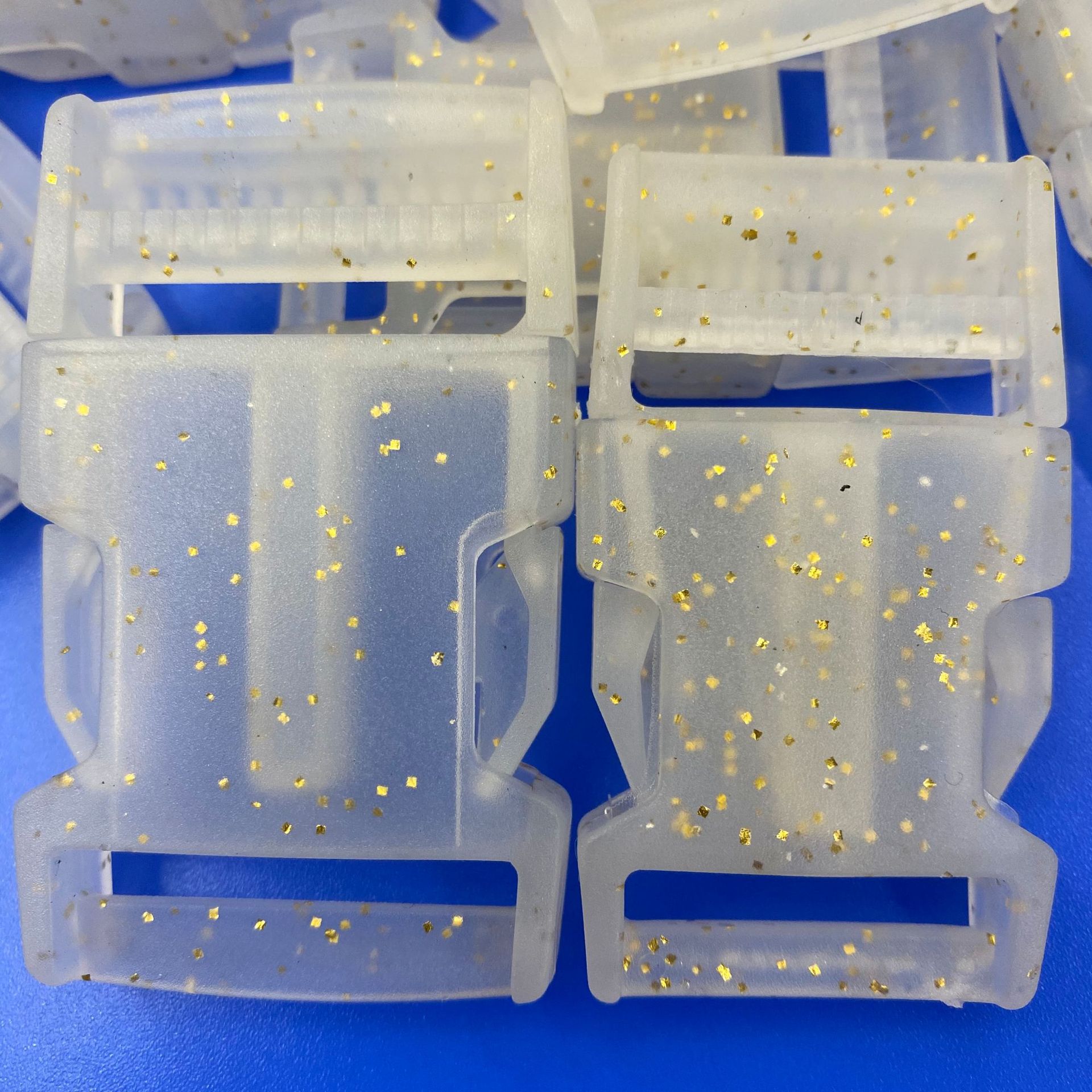 Semi-transparent golden powder-coated plastic buckles, bag webbing, and backpack buckles can be produced as per requirements details Picture