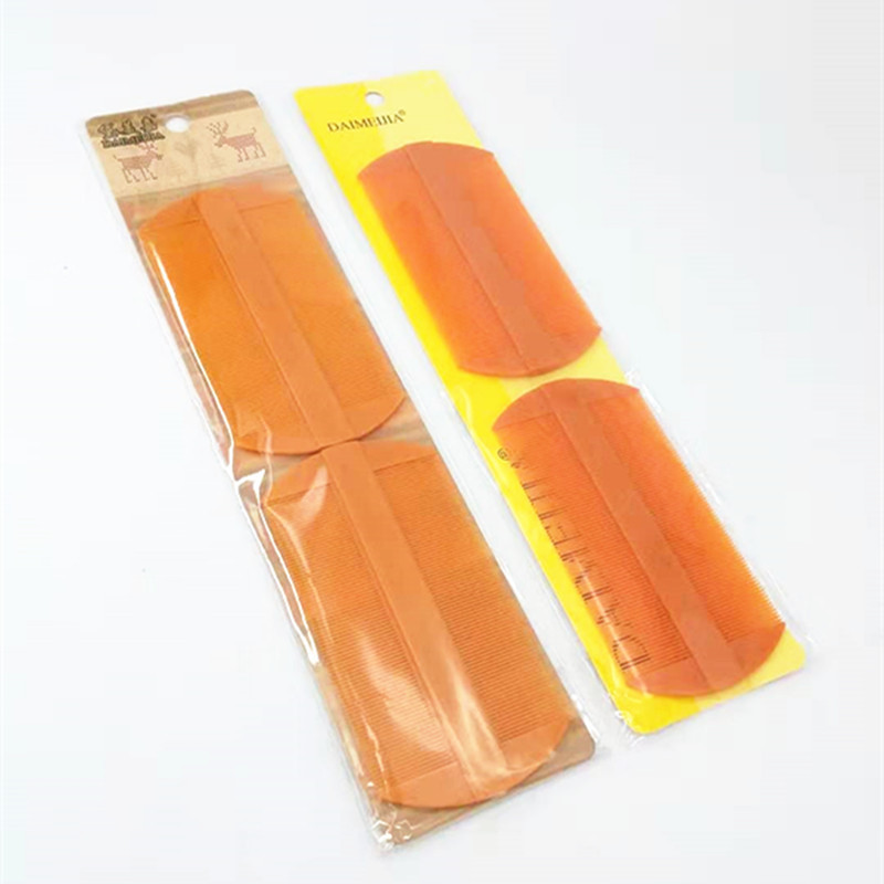 Two sets of grates for household use to remove lice from the scalp. One or two yuan. Available from street vendors details Picture