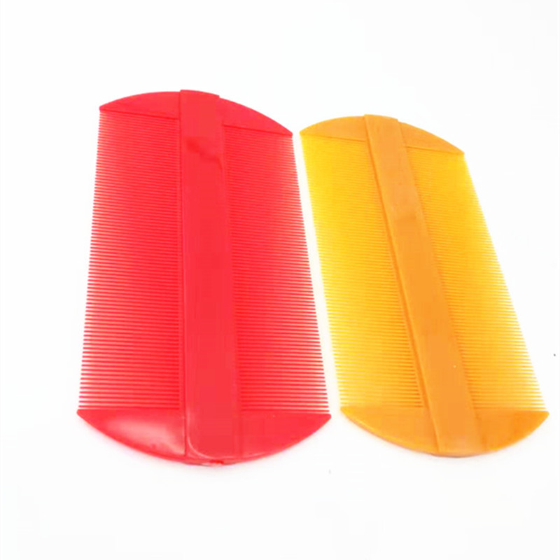 Two sets of grates for household use to remove lice from the scalp. One or two yuan. Available from street vendors Specification image