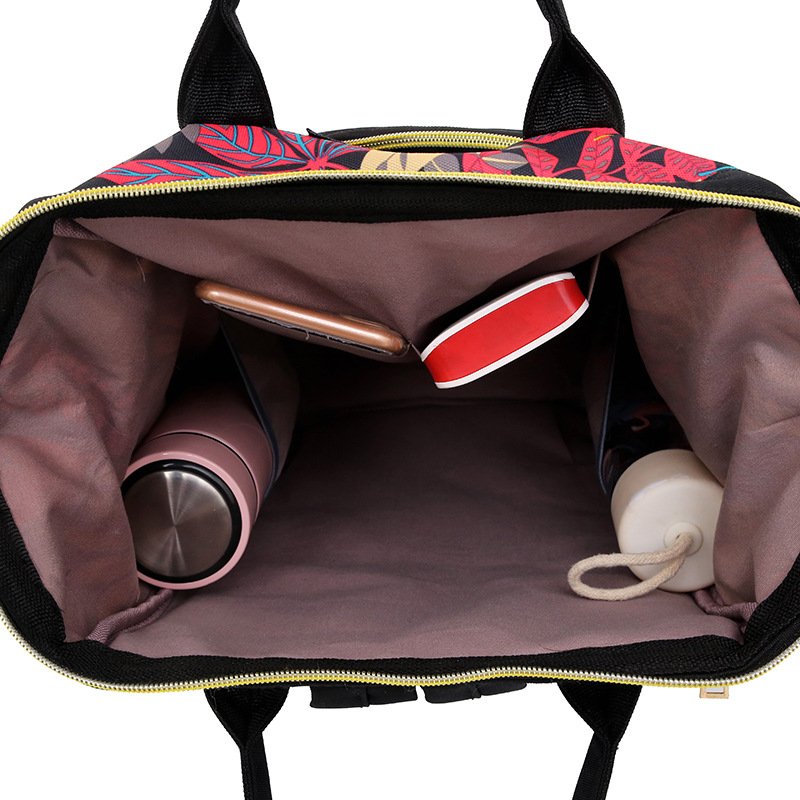 Multi-functional mommy bag, double-shoulder leaf pattern, silk material, waterproof, large capacity for going out, baby bottle, mother and baby bag, back zipper Application Scenario