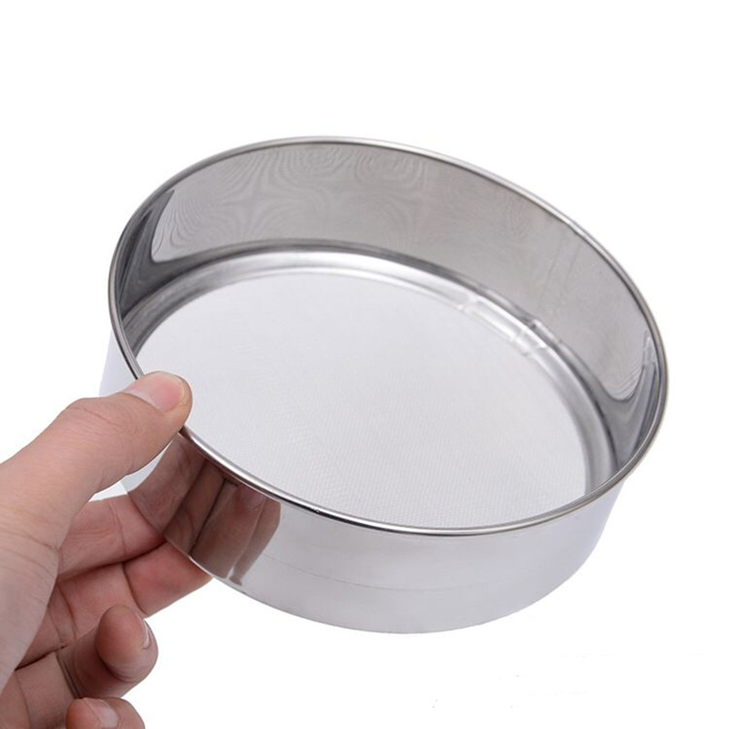 2-yuan store baking tool: 15 cm stainless steel small flour sieve, 2-yuan net sieve, street stall supply