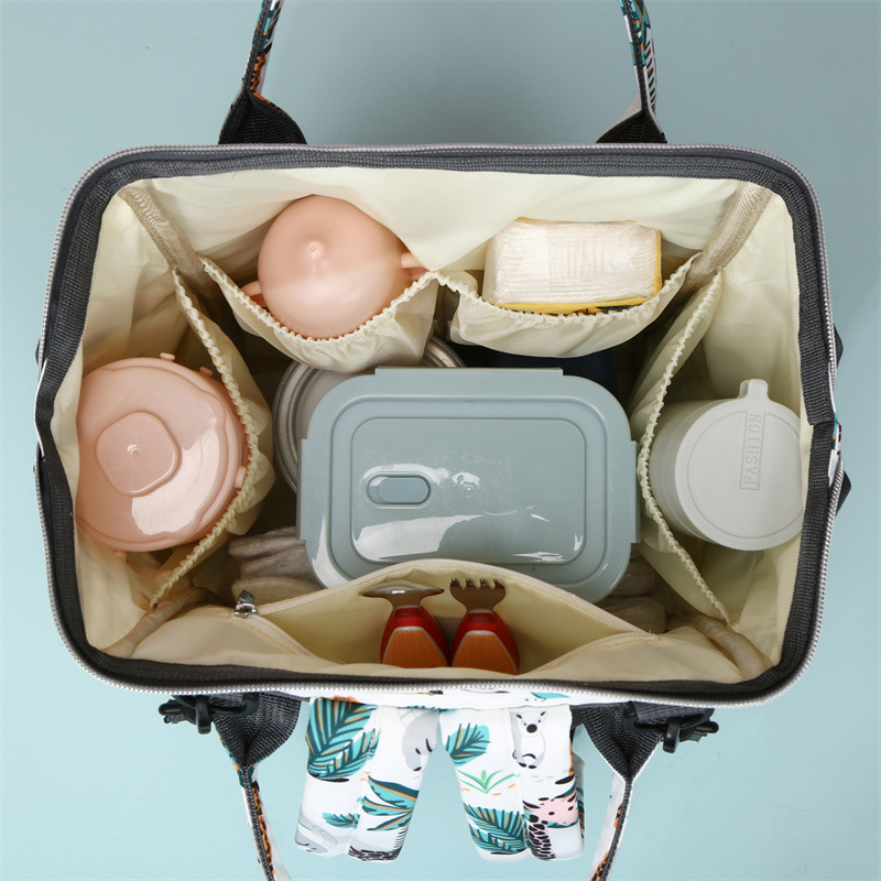 New patterned mommy bag, multi-functional waterproof dry-wet separation, large-capacity baby bottle, double-shoulder mother and baby bag, waterproof hook Application Scenario