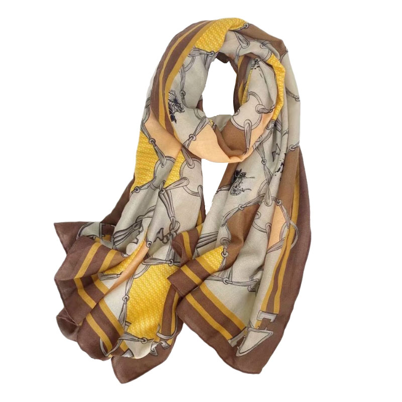 New cotton and linen scarf with carriage circle print, long style, women's warm silk scarf for autumn, winter and spring in stock Application Scenario