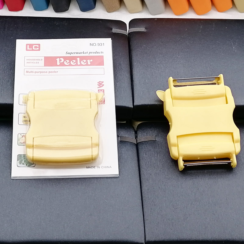 L2143 Double-purpose plastic scraper, daily necessities, 2-yuan store wholesale in Yiwu Application Scenario