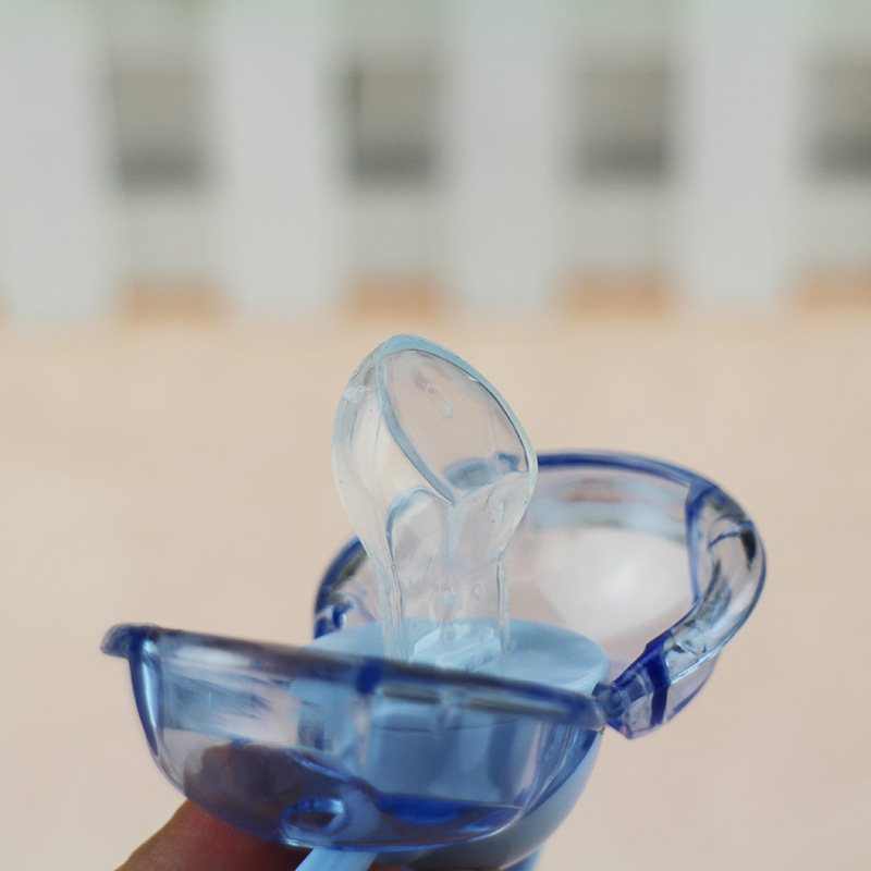 Rompbaby thumb-shaped pacifier automatically closes dust-proof silicone playmouth Application Scenario