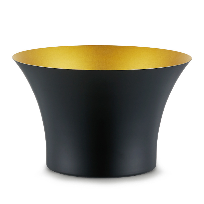 Stainless steel champagne basin, Nordic ice bucket, golden salad basin, champagne bucket, beer bucket, gold ingot, black and gold large ice basin Application Scenario