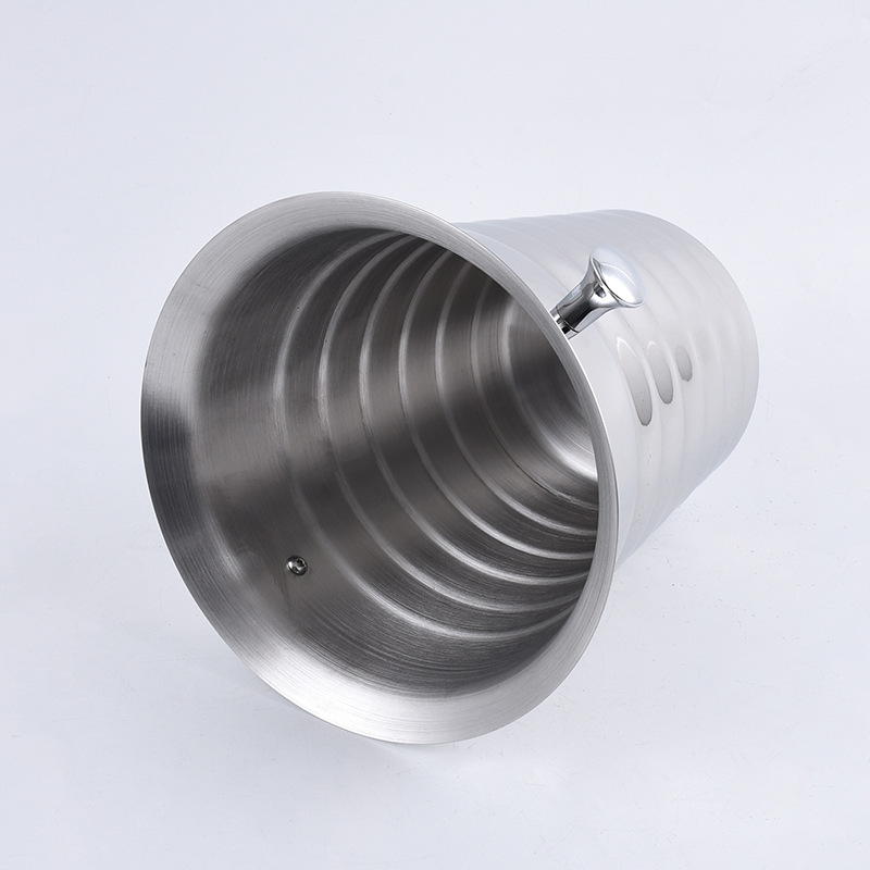 Stainless steel ice bucket, exquisite diamond champagne bucket, bar European-style ice bucket, bamboo joint ice beer bucket, red wine frozen bucket Application Scenario
