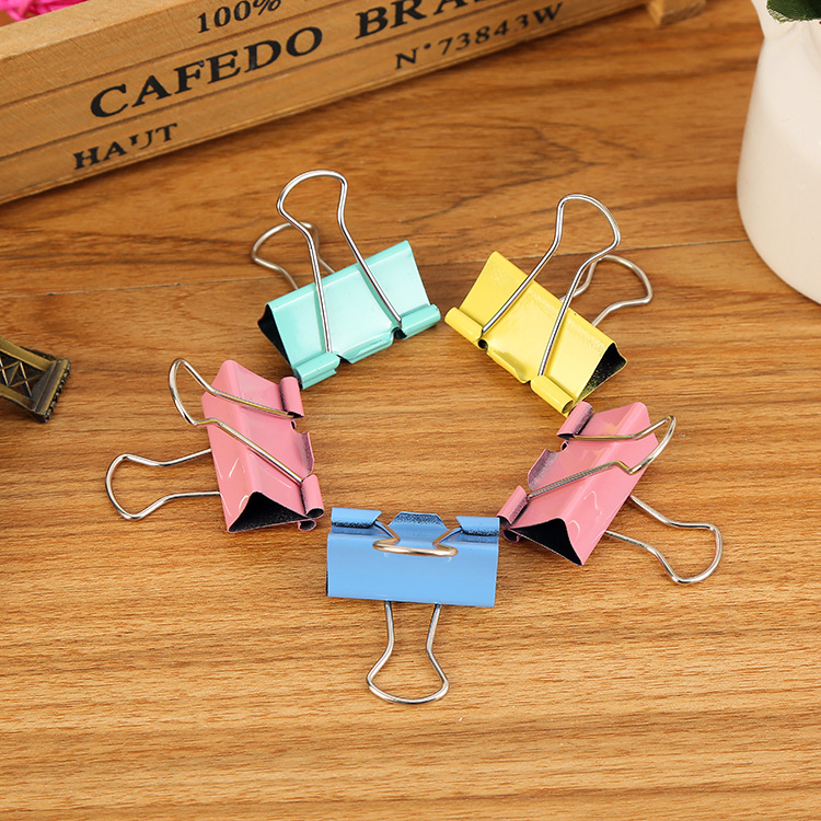 Factory direct supply of office supplies: long-tail ticket clips, dovetail clips, small clips, double-bubble vacuum-formed, 5 long-tail clips Application Scenario