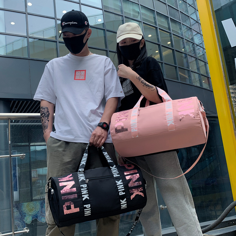 Wholesale dry-wet separation sports fitness yoga bags, short travel bags, men's large-capacity hand-held travel luggage bags, women's Application Scenario