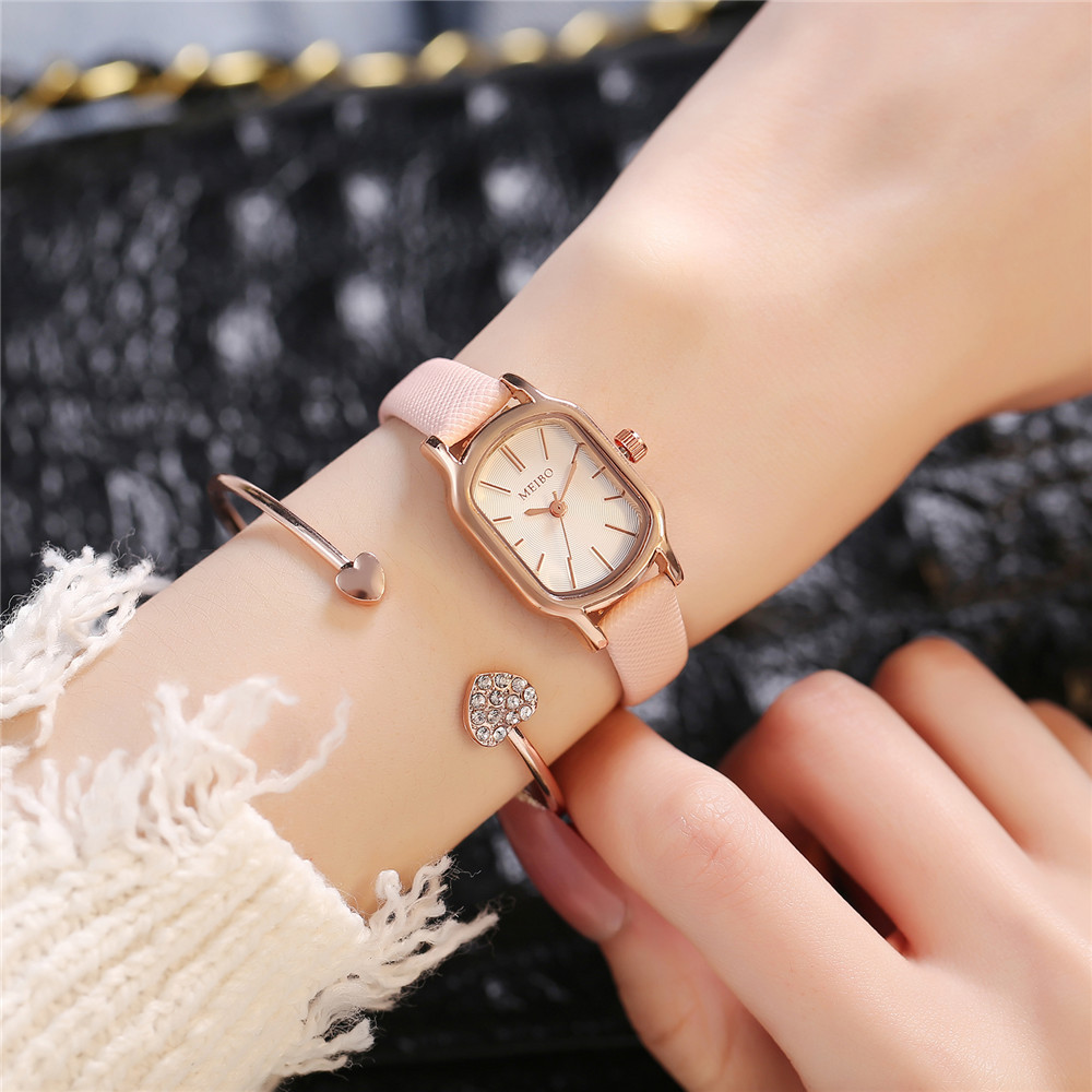 A new retro and simple leather strap women's watch with a square head and a trendy quartz watch that exudes a feminine charm details Picture
