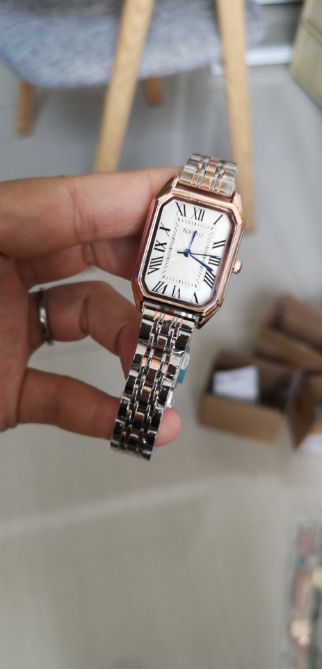Korean version trendy and fashionable Roman rectangular quartz steel band quartz casual women's watch live streaming supply one-piece consignment Item Picture