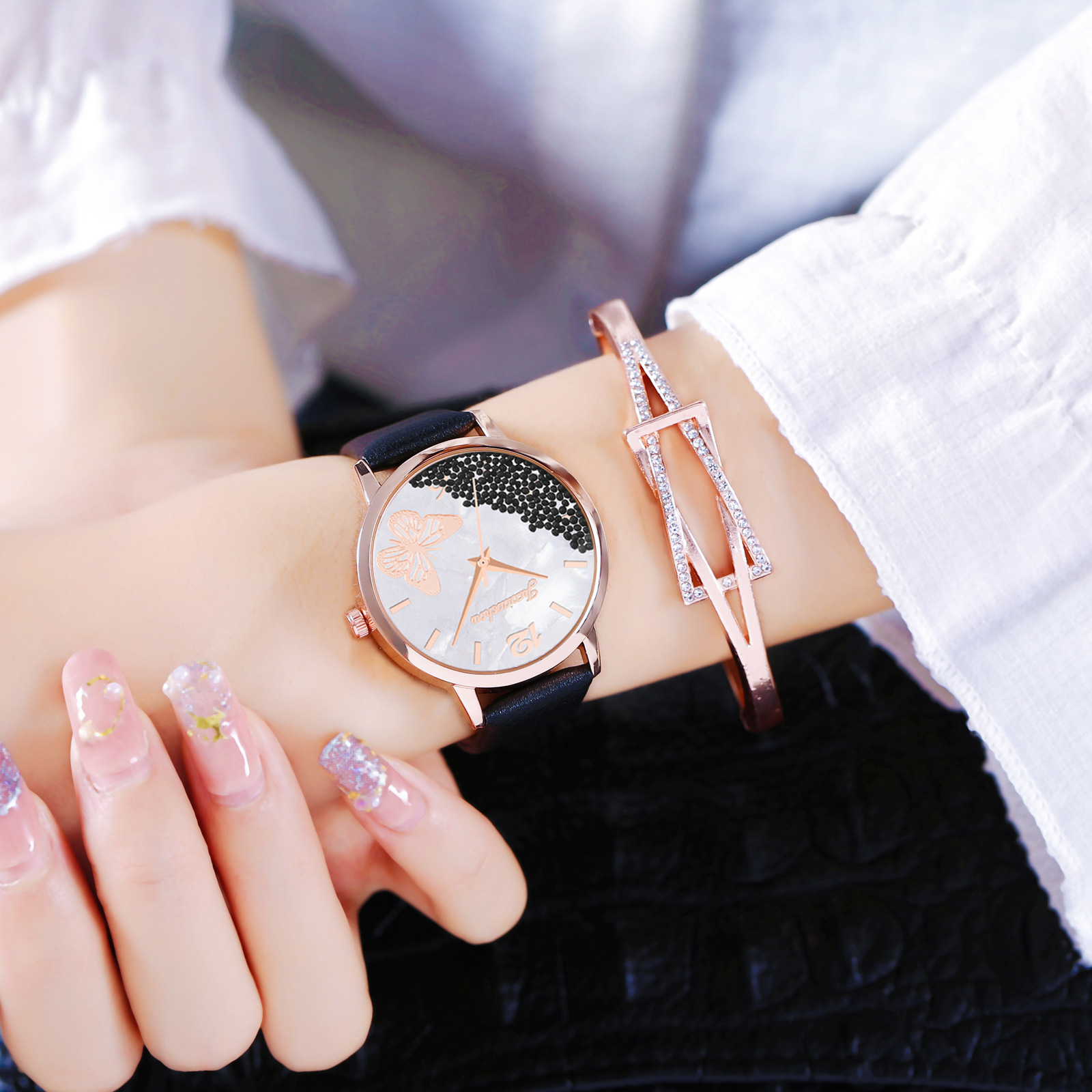 Douyin's new women's leather strap butterfly watch, a fashionable and trendy ball-bearing sand dial fashion wristwatch for women, is available for wholesale Application Scenario