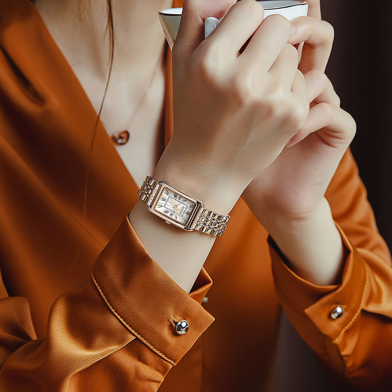 JULIUS Julisi InS-style Roman dial steel band small square dial student watch for Ladies JA-1252 Application Scenario