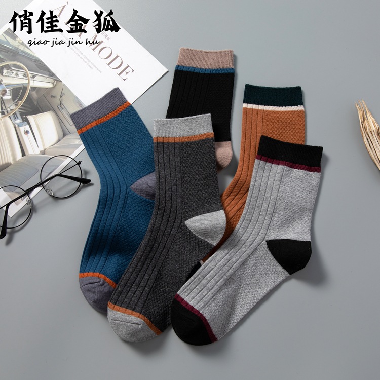 Qiaojia Golden Fox's new men's socks for autumn and winter are trendy and fashionable. They are double-needle pull-out single-bar combed cotton men's casual mid-calf socks details Picture