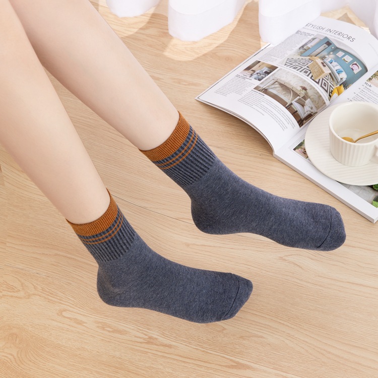 Qingna's new autumn and winter striped trendy socks, Japanese-style retro women's mid-calf socks, women's color-blocking combed cotton socks
