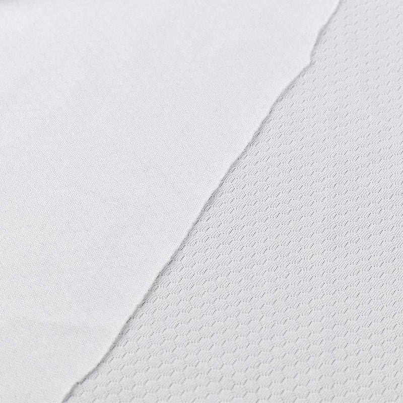 The manufacturer has a wide range of polyester knitted football net mesh fabric in stock, which is a lightweight and comfortable sportswear and jersey material details Picture