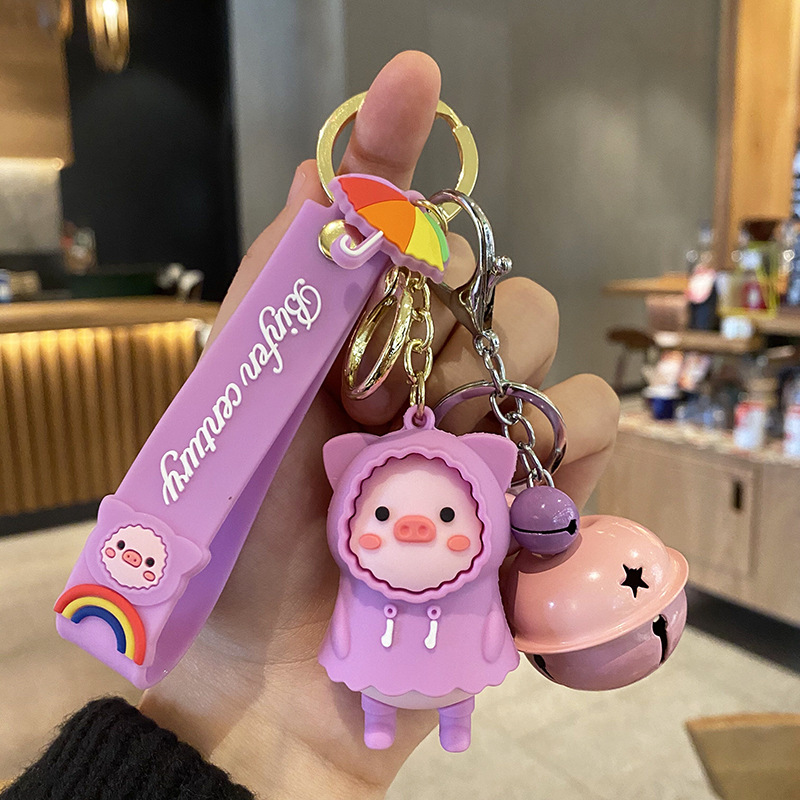 Cute raincoats, pig keychains, creative three-dimensional cartoon car keychain rings, couple bags, pendants, women's gifts wholesale Application Scenario