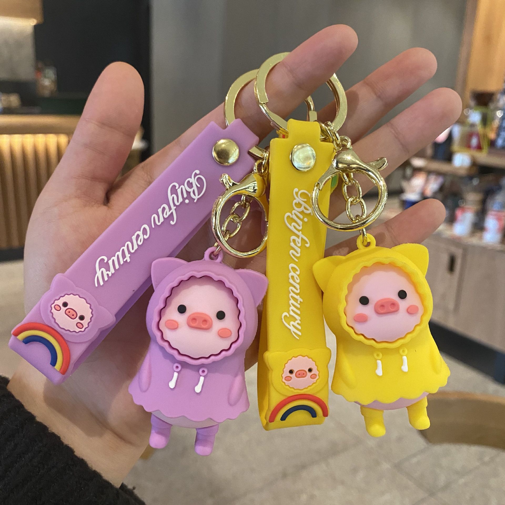 Cute raincoats, pig keychains, creative three-dimensional cartoon car keychain rings, couple bags, pendants, women's gifts wholesale details Picture