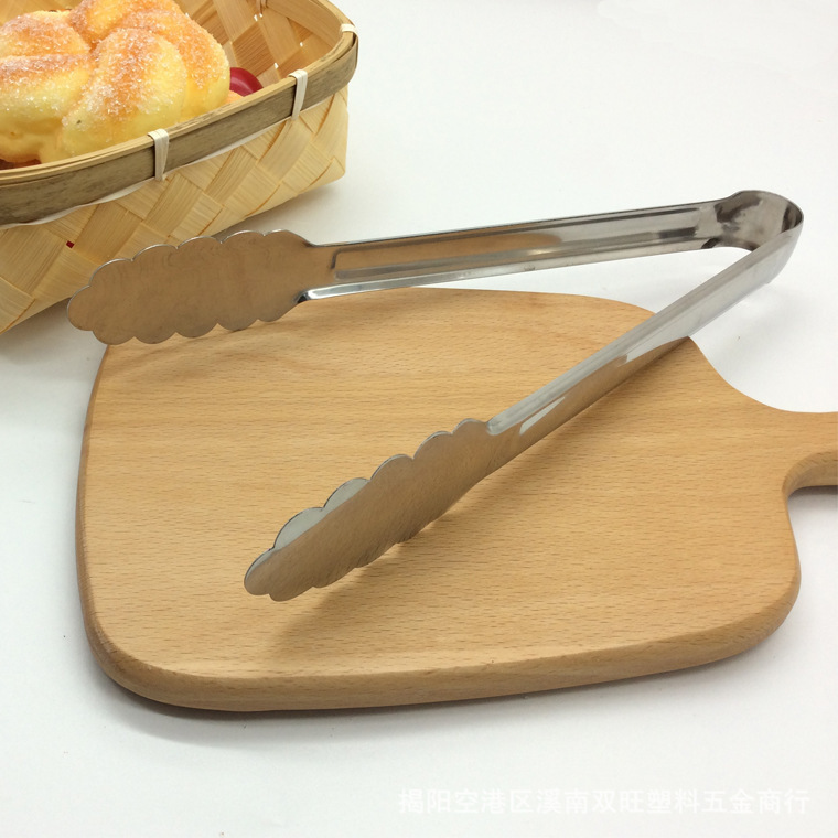 Bread tongs, stainless steel plum blossom bread food tongs, tableware food tongs, steak barbecue tongs Application Scenario