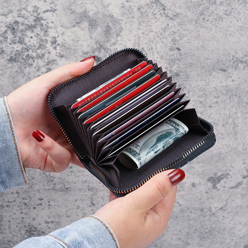 2020 New solid-color European and American organ card case, women's ID card position card bag, card case, coin purse all-in-one bag Application Scenario