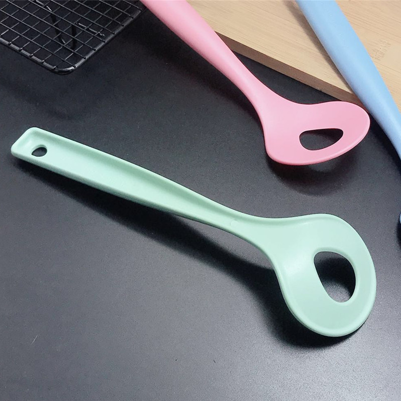 Kitchen gadgets: Meatball and meatball maker, hand-free meatball and fish ball extruder, creative plastic pill-pressing spoon Application Scenario