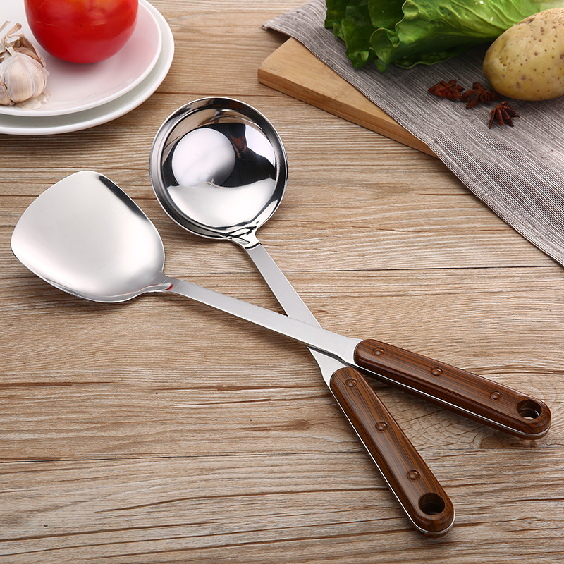 Chaosheng Hardware 201 Non-magnetic Stainless Steel 3-millimeter plastic handle wood-grain imitation cooking spatula, soup spoon and kitchenware set Application Scenario