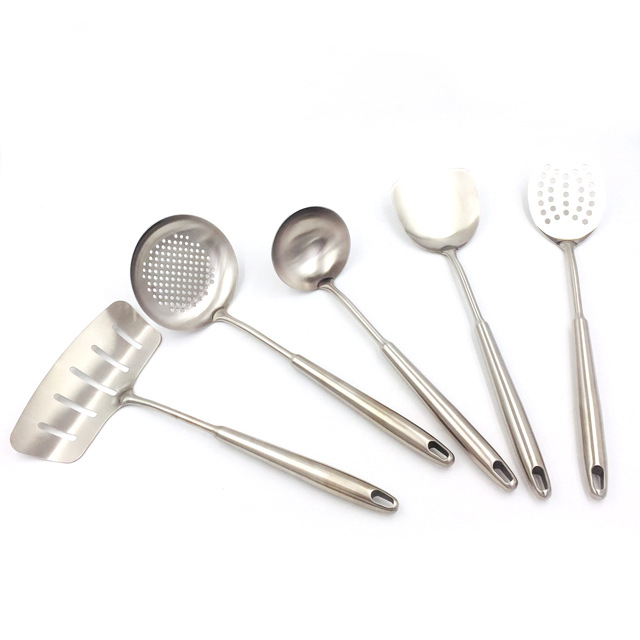 High-end stainless steel kitchenware set that can be hung, spatula, slotted spoon, pasta scorer and soup spoon set details Picture