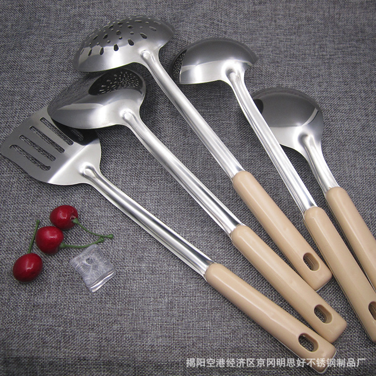 Stainless steel spatula and spoon set, anti-heat handle, household kitchen cooking utensils six-piece set, cooking spoons and spatulas, stainless steel soup spoons, pot spatulas, strainers, rice spoons, frying spatulas, kitchenware and kitchen utensils Application Scenario