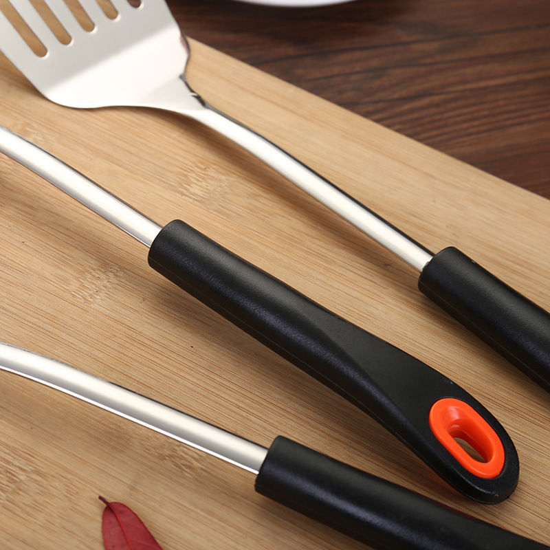 Factory wholesale five-millimeter kitchenware sets, electric wooden-handled spatulas, soup spoons, frying spatulas, and strainers, six-piece kitchenware sets Item Picture