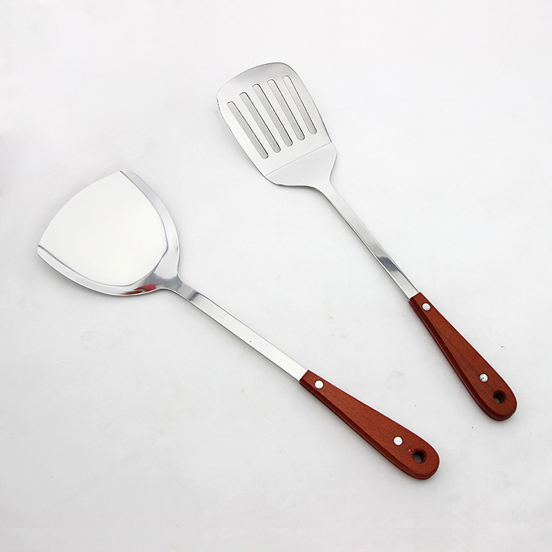 7-piece set of stainless steel kitchenware with wooden handles, 7-piece set of domestic redwood long-tongue spatula, stainless steel kitchenware, cooking spoons, spatulas, strainers, soup spoons, kitchen tools and kitchenware sets Application Scenario