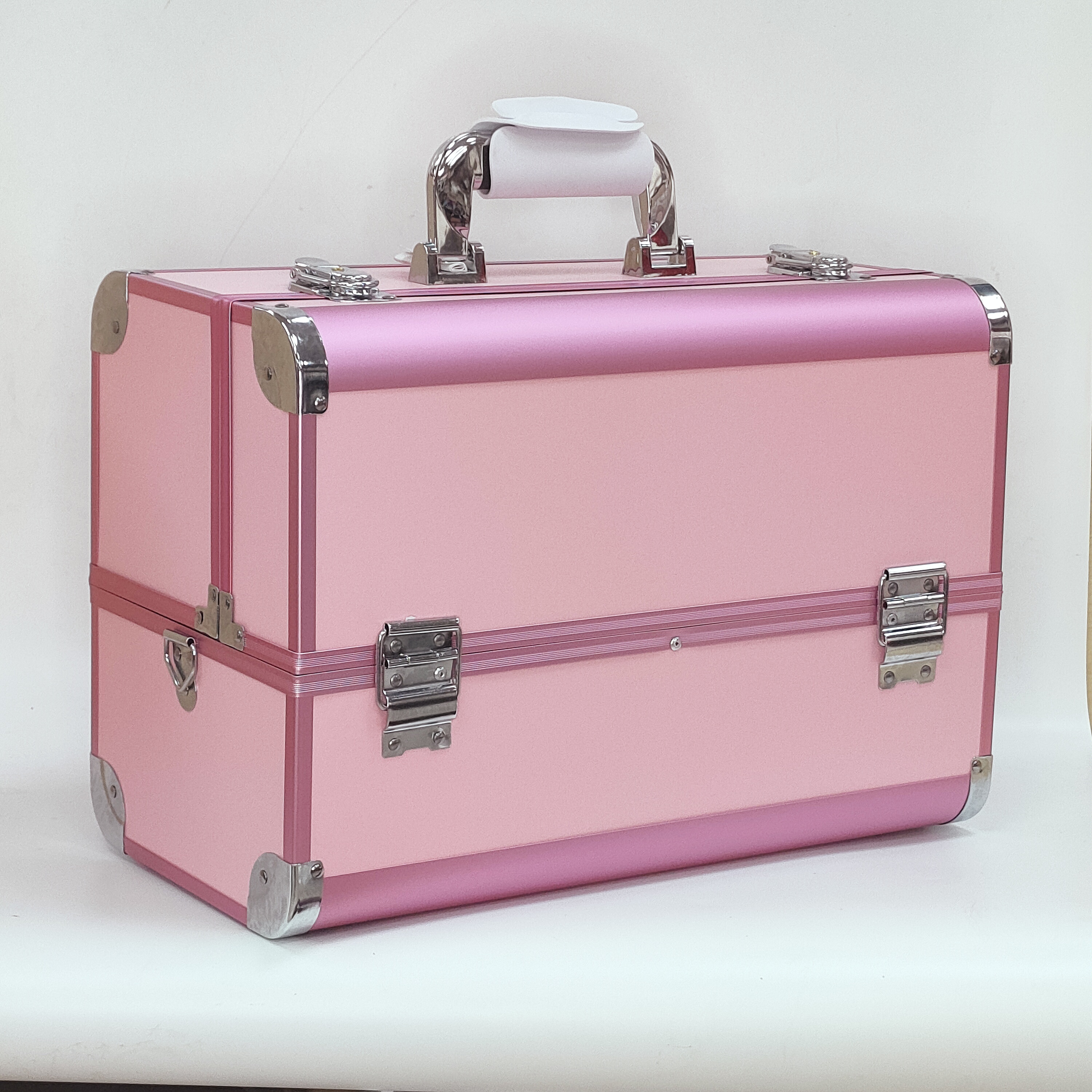 Aidihua large professional makeup box, beauty tattoo toolbox, nail art portable multi-layer follow-up makeup box, double-lock aluminum case Application Scenario