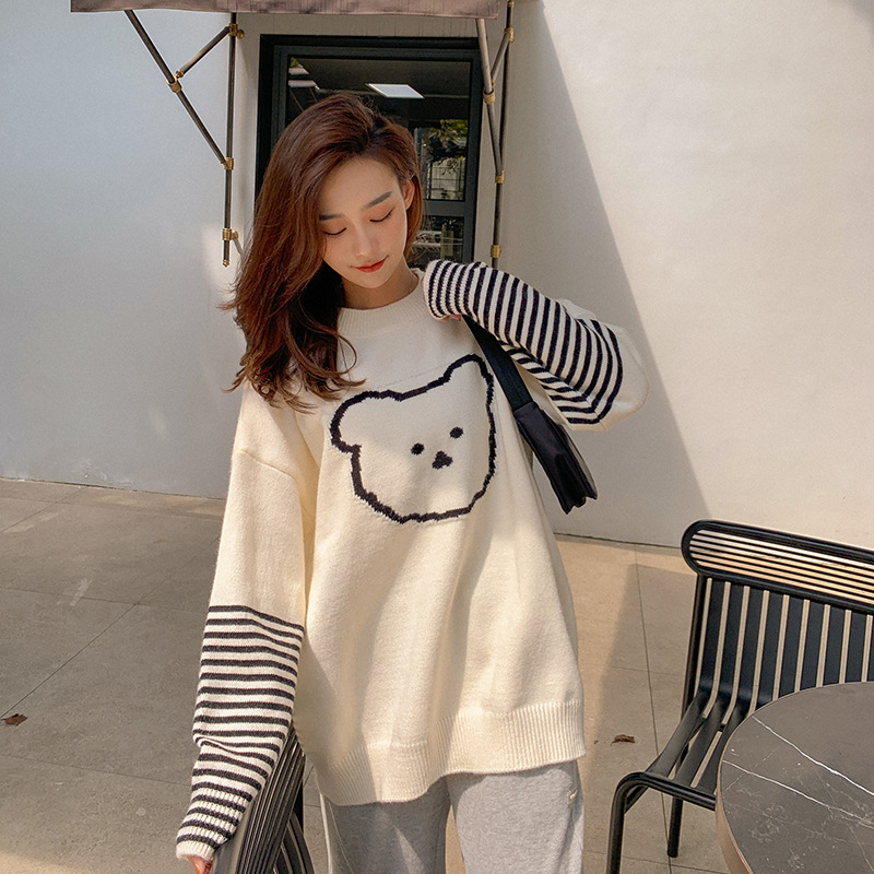 This is a new autumn and winter collection of cute Japanese-style knitted sweaters for women, featuring a loose, forest-themed, sweet and laid-back style