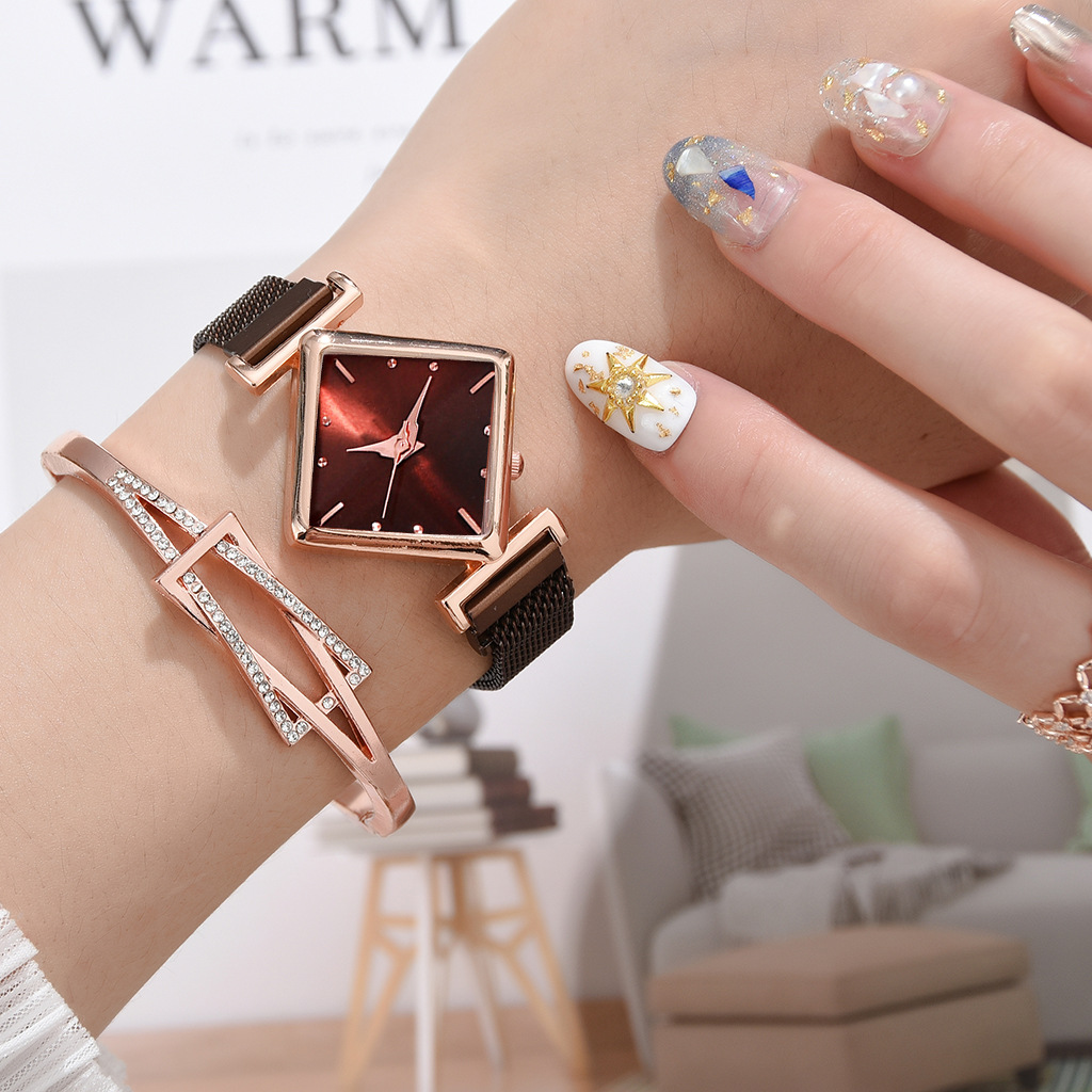 ins' new women's square-head fashion watch set, alloy band, women's personalized and simple quartz watch in stock Application Scenario