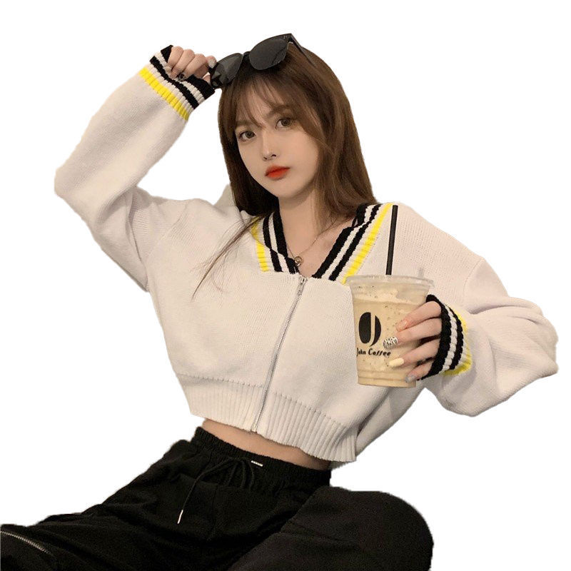 The sweater women's 2021 autumn new contrasting color top is paired with a cardigan and a loose, college-style short zippered knitted coat Item Picture