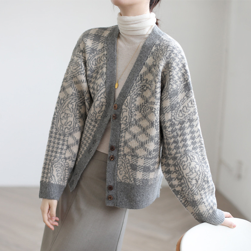 提花毛衣外套秋冬装设计感小众慵懒风短款毛衣开衫温柔复古针织衫